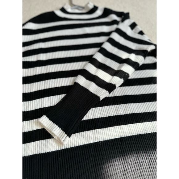 Philosophy: Mock Neck  Black and White Color blocked Stripped Sweater - Picture 4 of 7